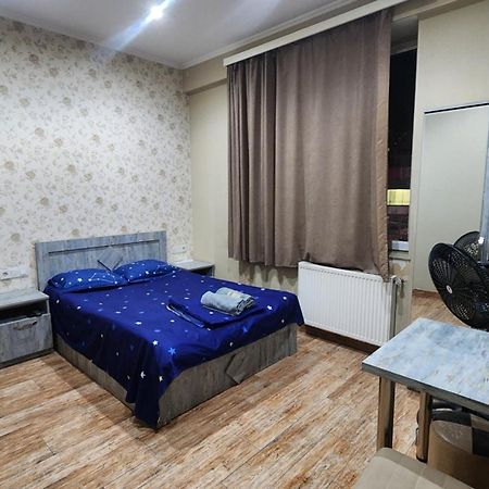 Hotel ,,Mega" Tbilisi Esterno foto
