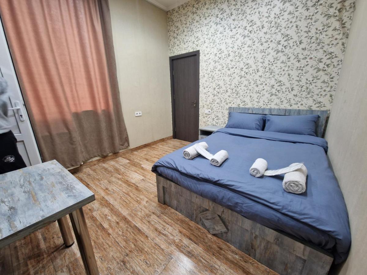 Hotel ,,Mega" Tbilisi Esterno foto