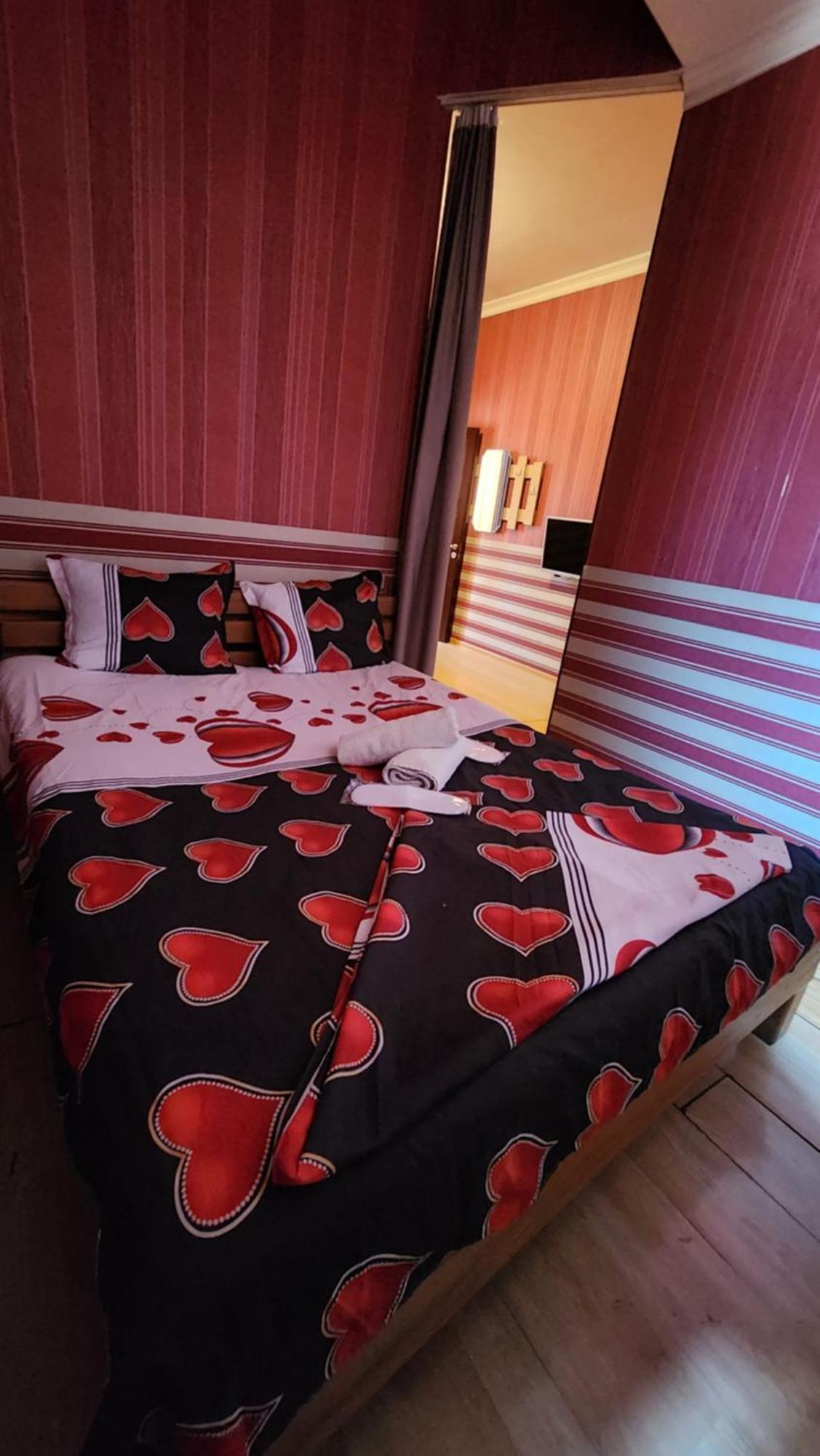 Hotel ,,Mega" Tbilisi Esterno foto