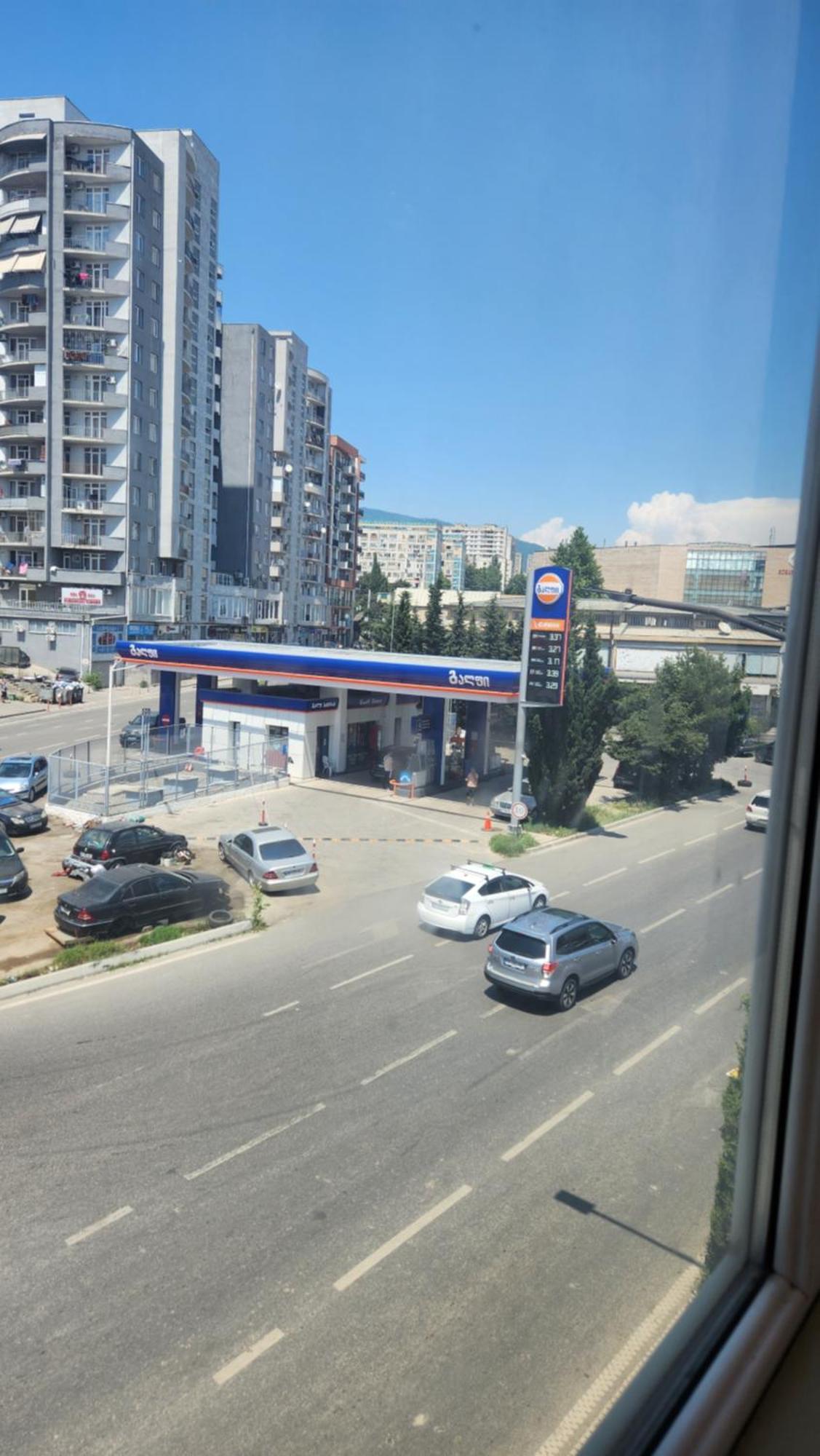 Hotel ,,Mega" Tbilisi Esterno foto