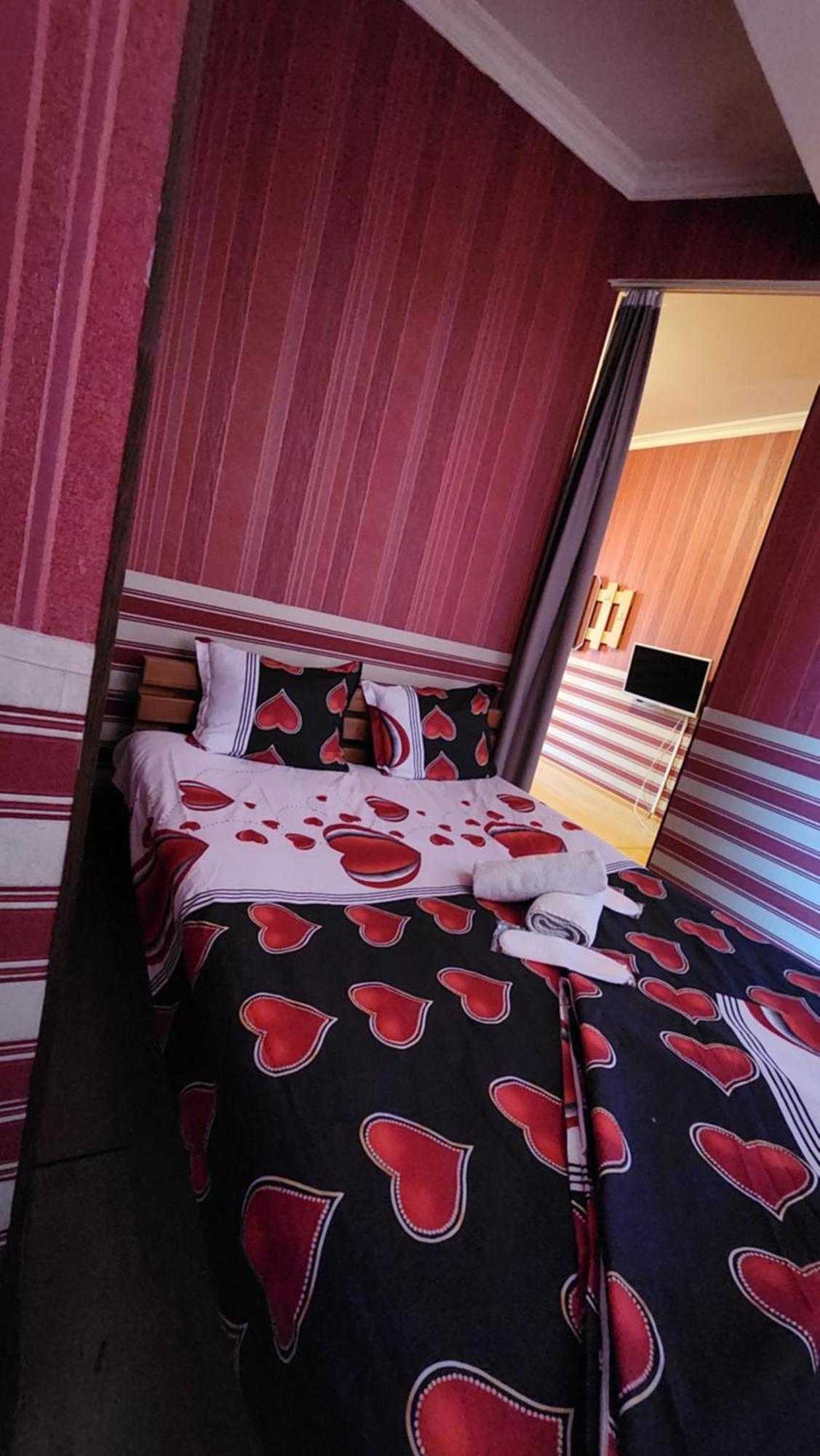 Hotel ,,Mega" Tbilisi Esterno foto