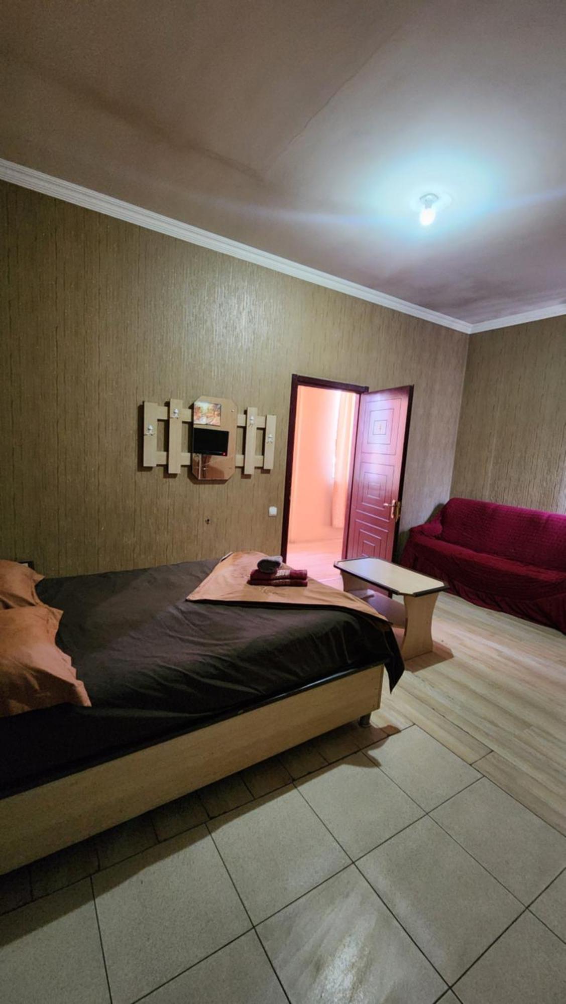 Hotel ,,Mega" Tbilisi Esterno foto