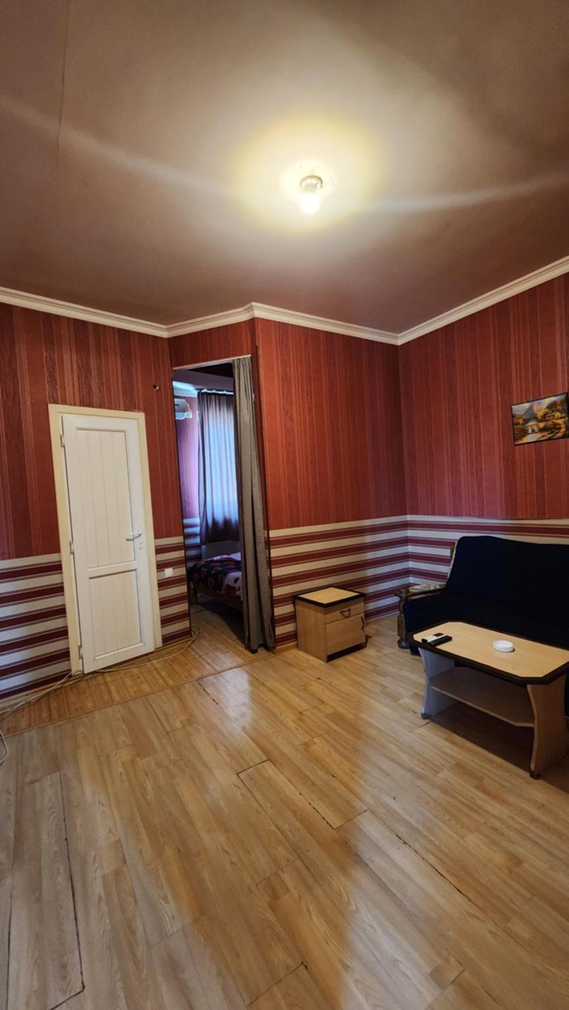 Hotel ,,Mega" Tbilisi Esterno foto