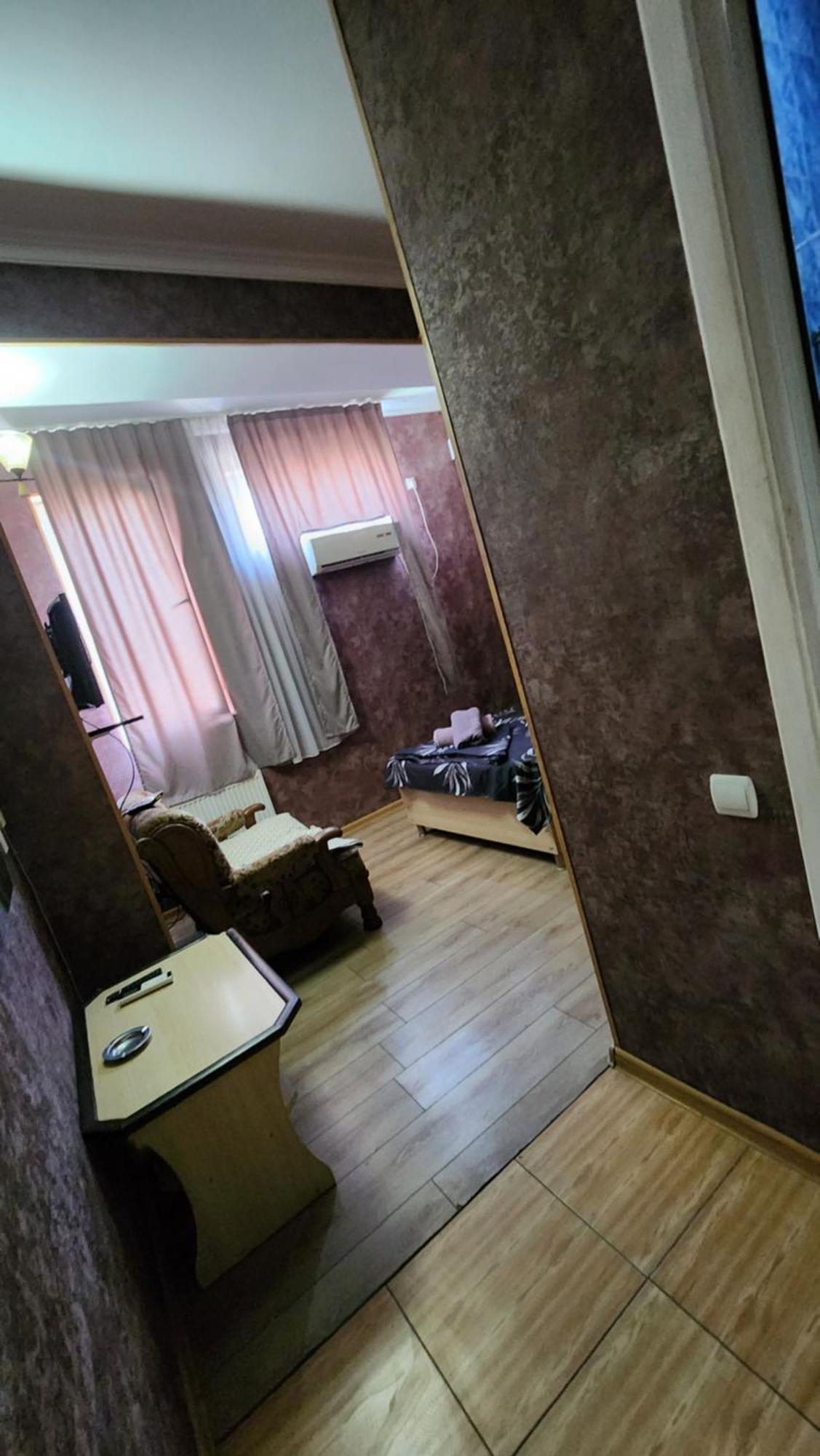 Hotel ,,Mega" Tbilisi Esterno foto