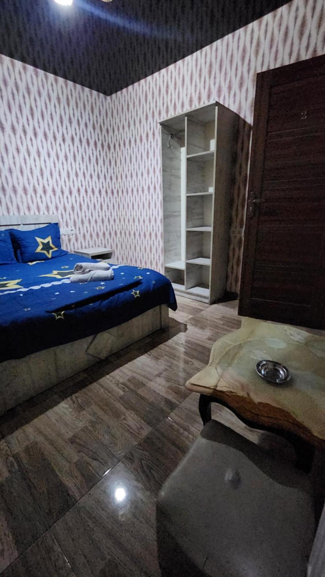 Hotel ,,Mega" Tbilisi Esterno foto