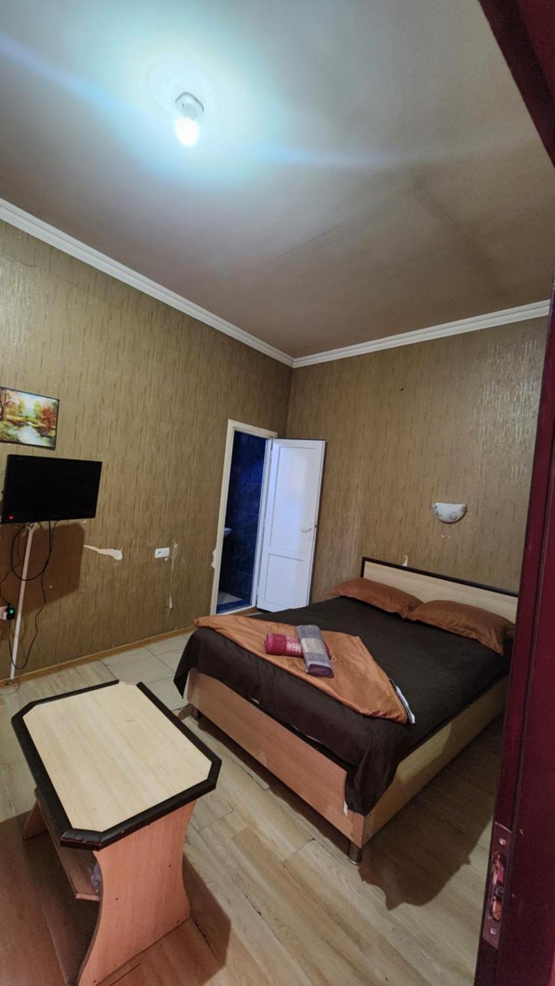 Hotel ,,Mega" Tbilisi Esterno foto