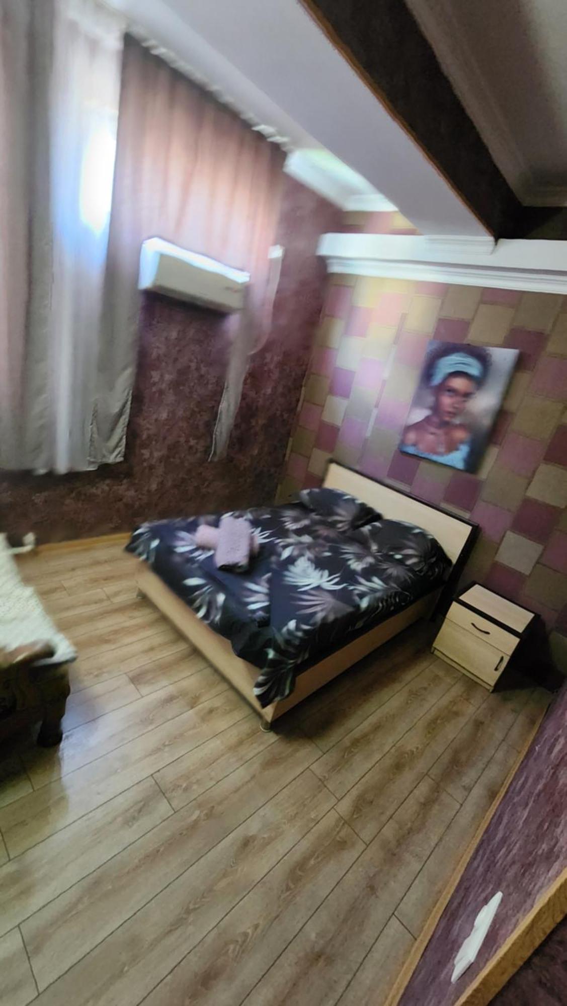 Hotel ,,Mega" Tbilisi Esterno foto