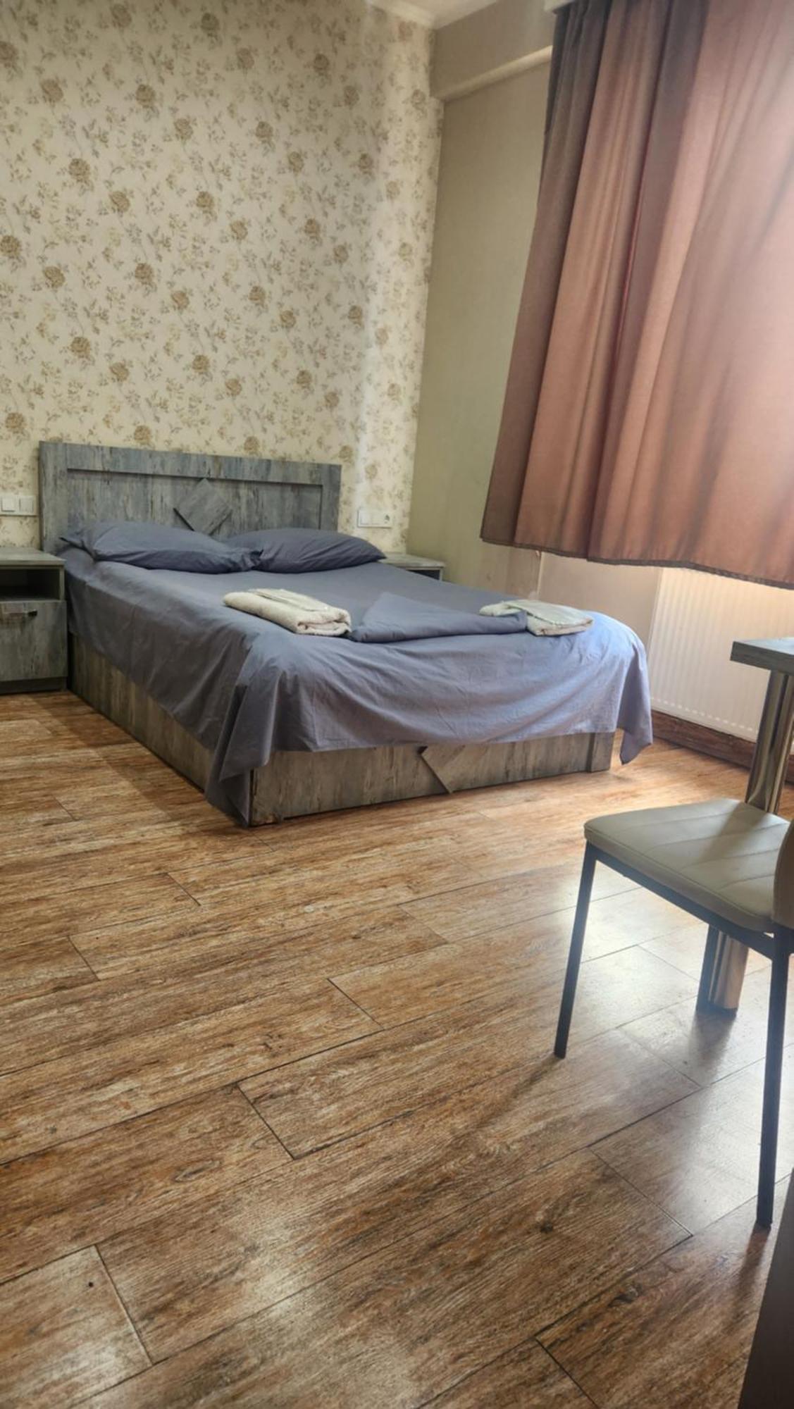 Hotel ,,Mega" Tbilisi Esterno foto