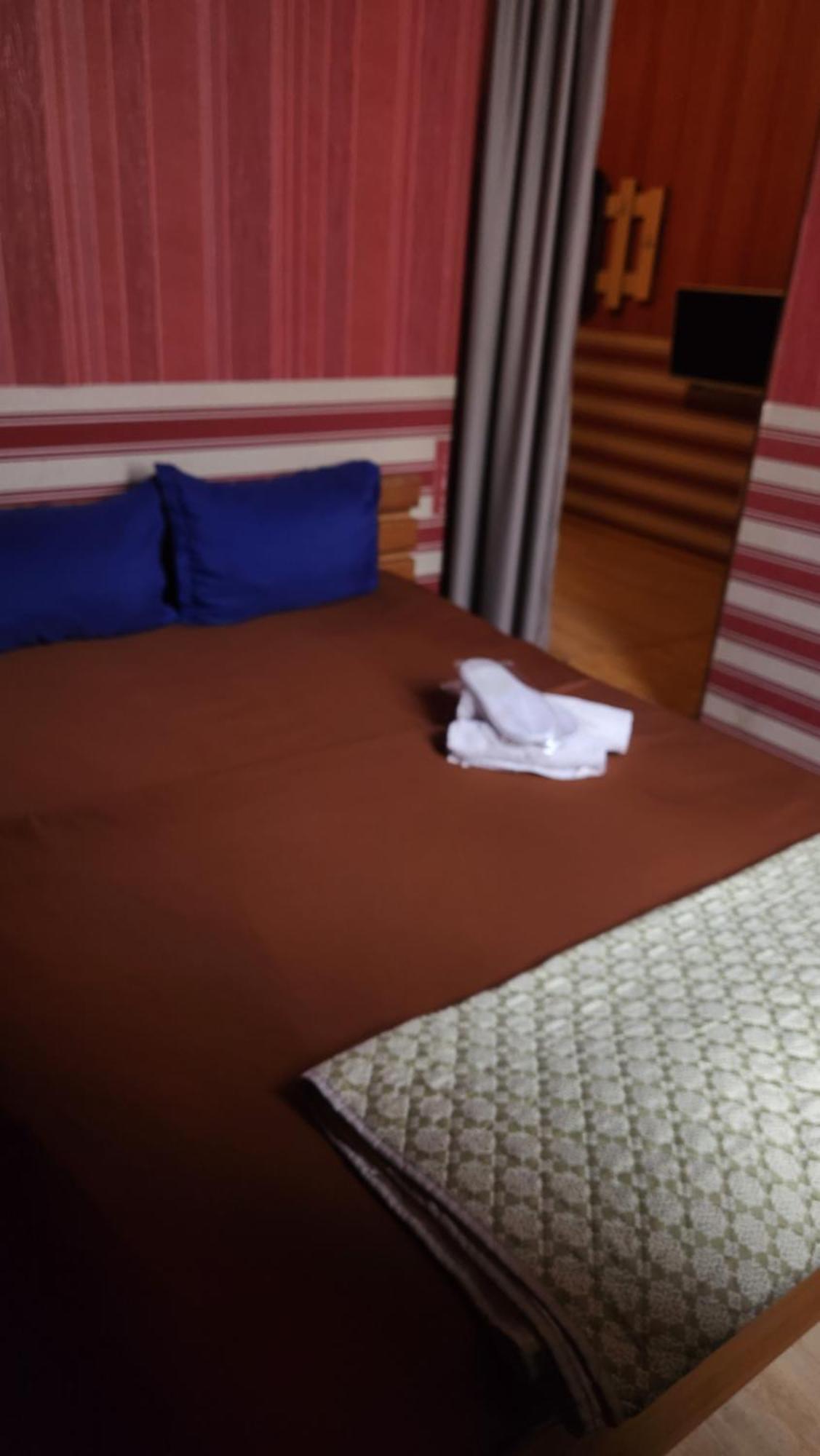 Hotel ,,Mega" Tbilisi Esterno foto