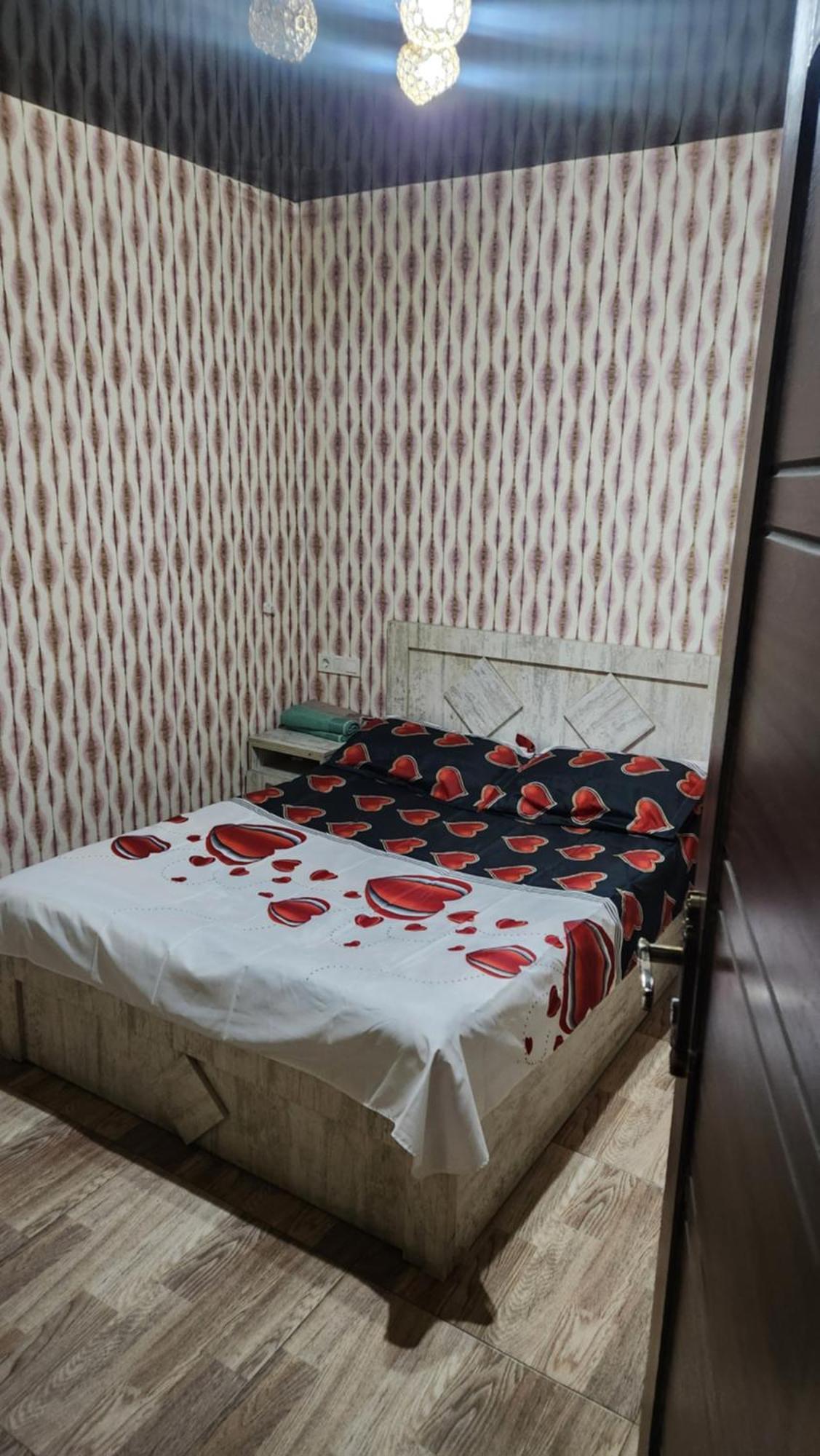 Hotel ,,Mega" Tbilisi Esterno foto