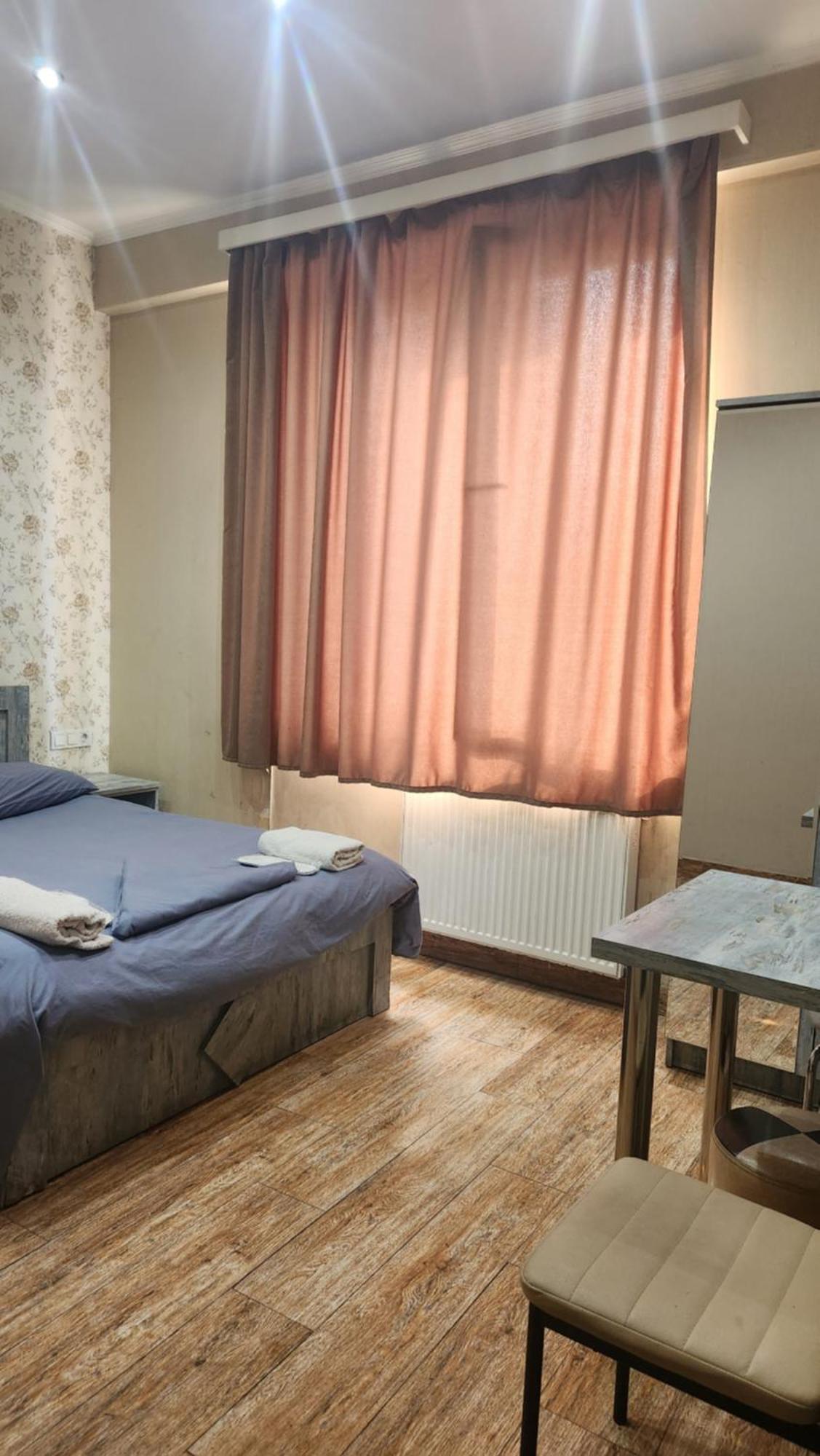 Hotel ,,Mega" Tbilisi Esterno foto