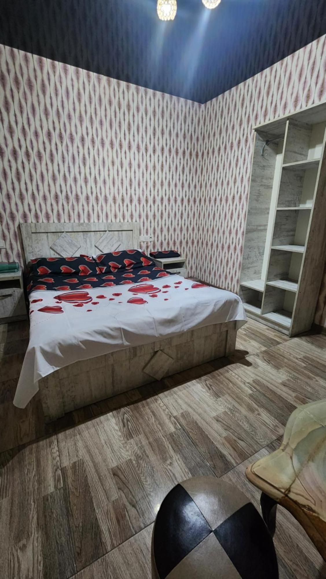 Hotel ,,Mega" Tbilisi Esterno foto