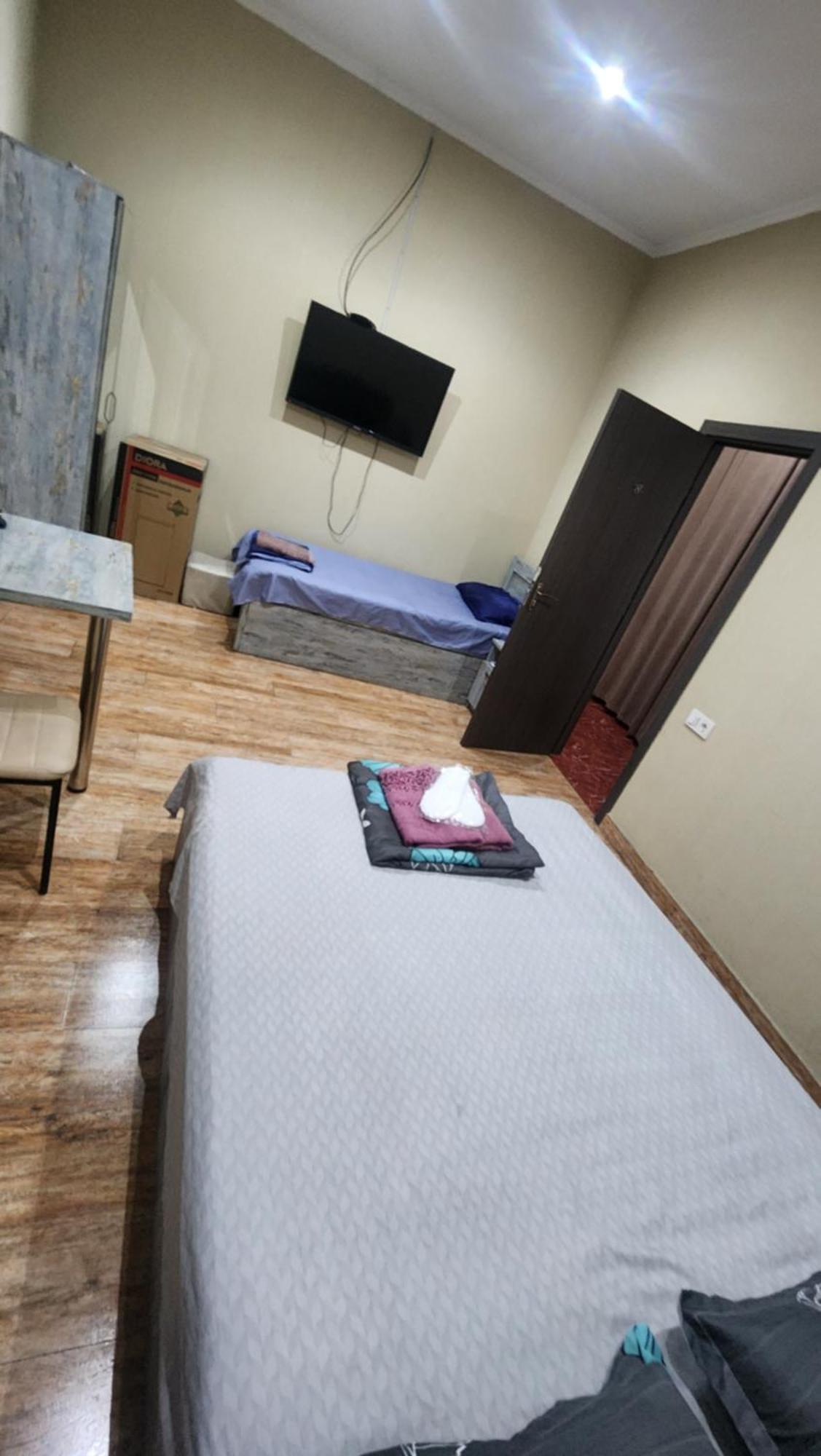Hotel ,,Mega" Tbilisi Esterno foto