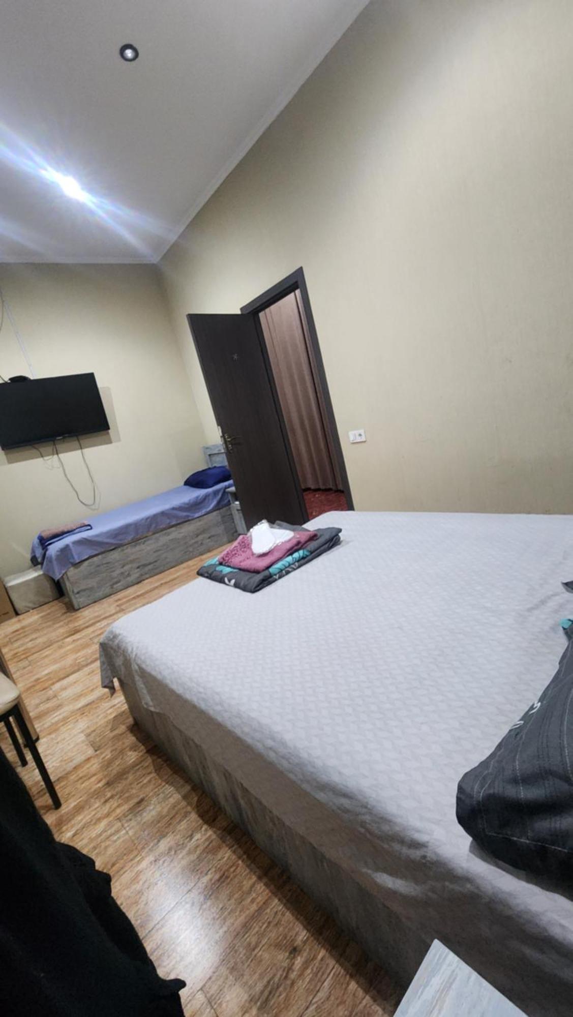 Hotel ,,Mega" Tbilisi Esterno foto