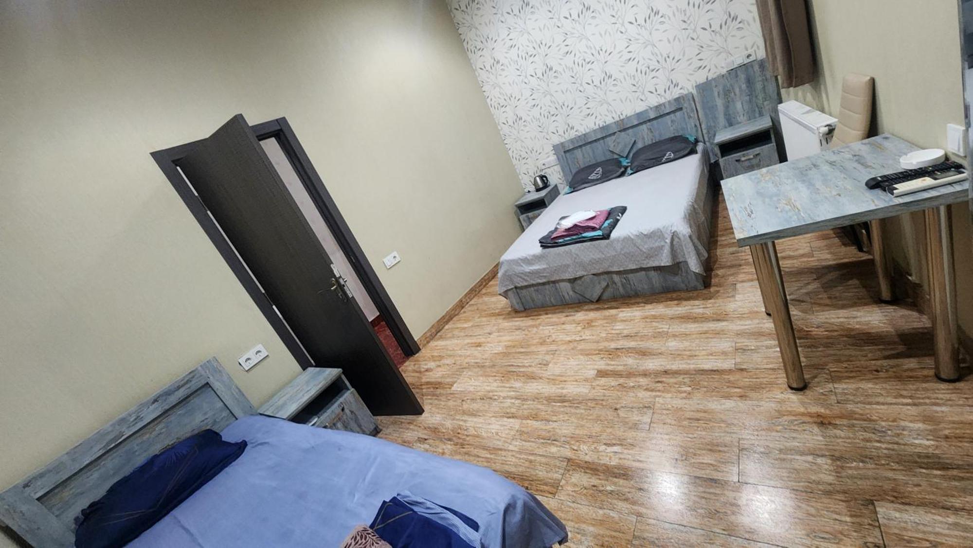 Hotel ,,Mega" Tbilisi Esterno foto