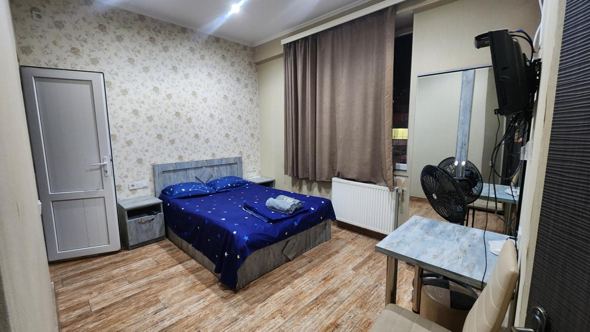 Hotel ,,Mega" Tbilisi Esterno foto