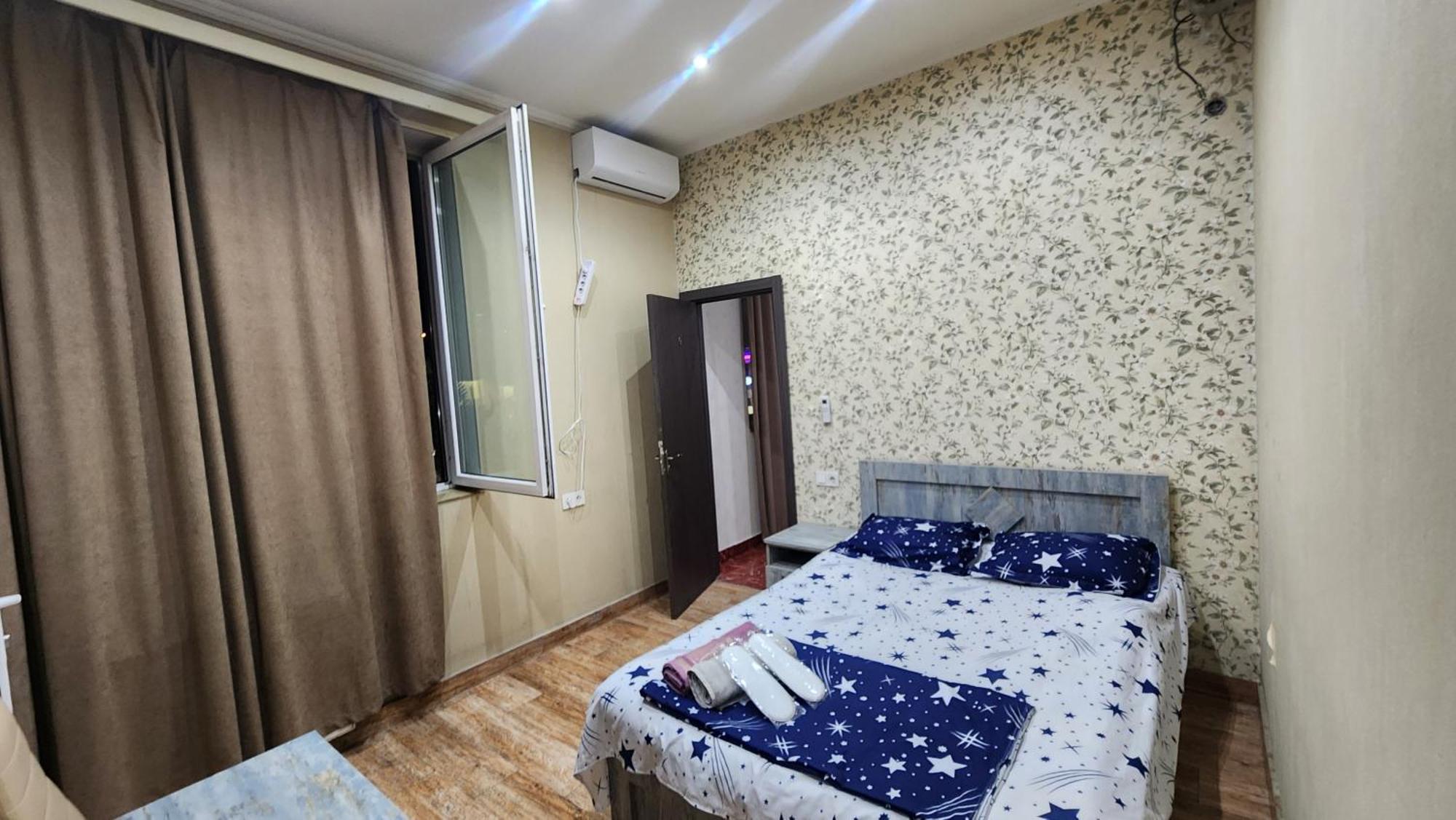 Hotel ,,Mega" Tbilisi Esterno foto